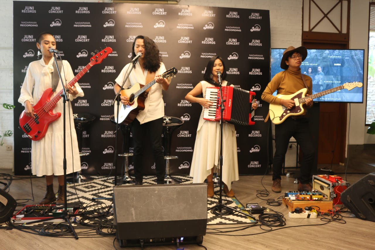 Tashoora Akhirnya Rilis Album Pertama, "Hamba Jaring Cahaya, Hamba Bela Gelapnya"